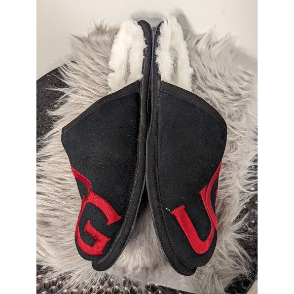 UGG Scuff Logo Black Red Suede Sheepskin Slip On Round Toe Slippers Men’s Size 9 - Picture 4 of 9